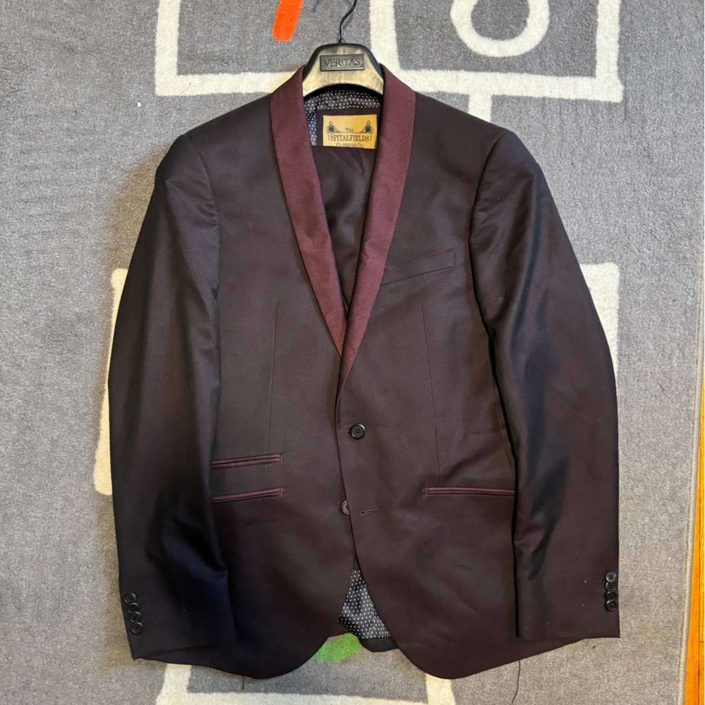 Like NEW The Spitafields Clothing Co beautiful 2 piece suit